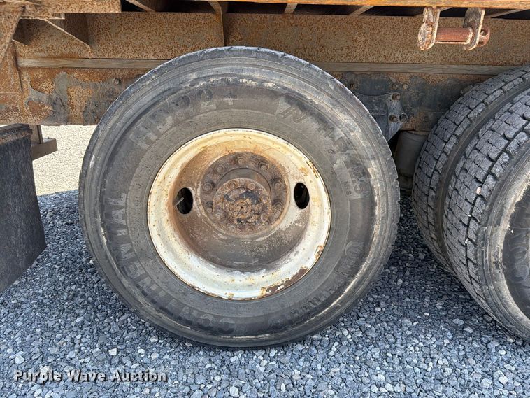 image for item EW8881 2007 Freightliner M2 flatbed truck