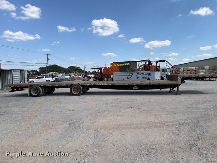 image for item EW8929 1999 Reinke drop deck trailer