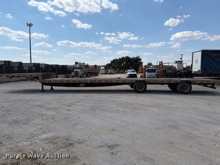 image for item EW8929 1999 Reinke drop deck trailer