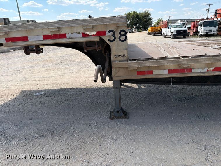 image for item EW8929 1999 Reinke drop deck trailer
