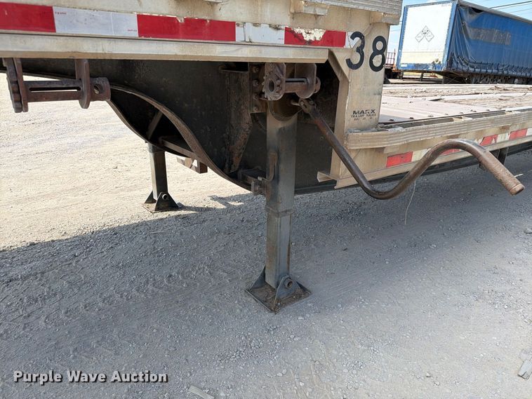 image for item EW8929 1999 Reinke drop deck trailer