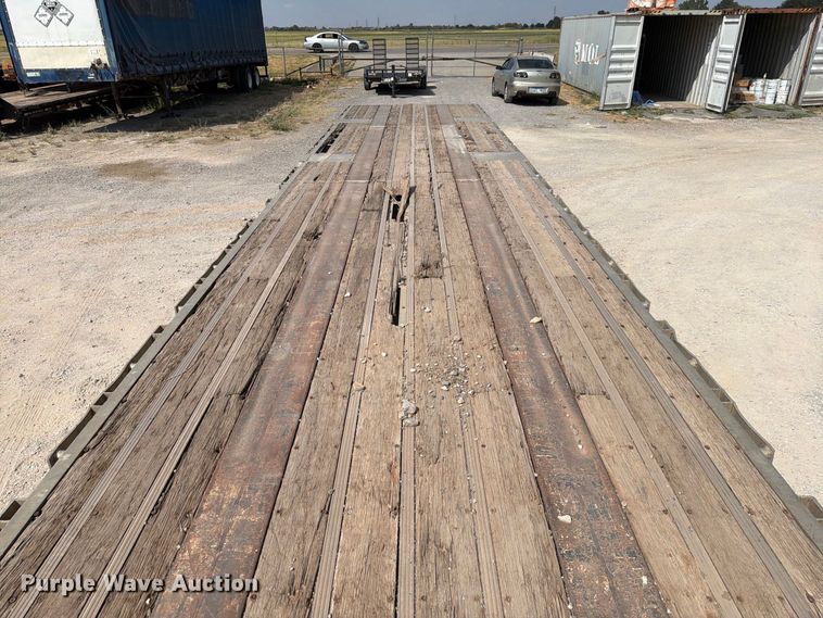 image for item EW8929 1999 Reinke drop deck trailer