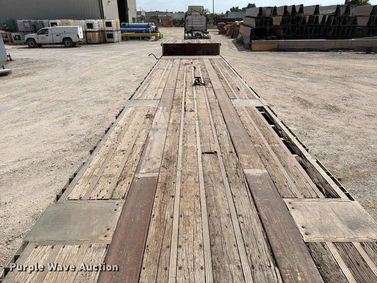 image for item EW8929 1999 Reinke drop deck trailer