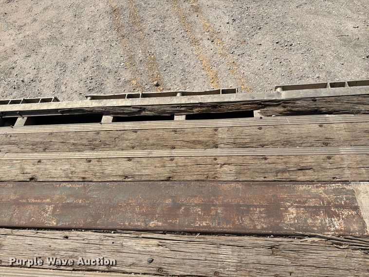 image for item EW8929 1999 Reinke drop deck trailer