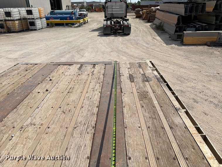 image for item EW8929 1999 Reinke drop deck trailer
