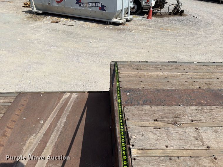 image for item EW8929 1999 Reinke drop deck trailer
