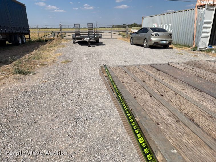 image for item EW8929 1999 Reinke drop deck trailer