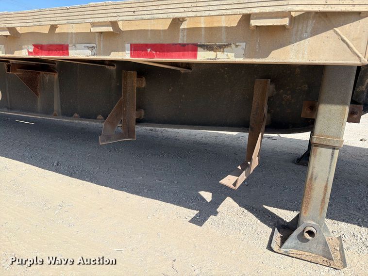 image for item EW8929 1999 Reinke drop deck trailer