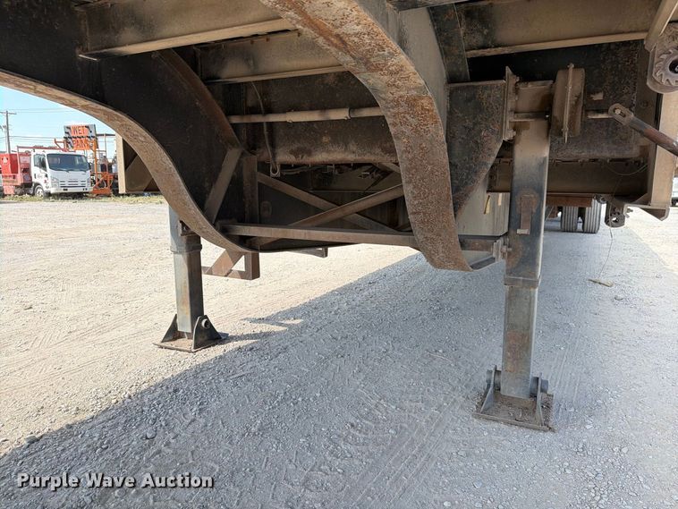 image for item EW8929 1999 Reinke drop deck trailer
