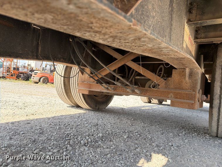 image for item EW8929 1999 Reinke drop deck trailer