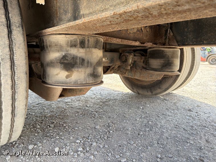 image for item EW8929 1999 Reinke drop deck trailer