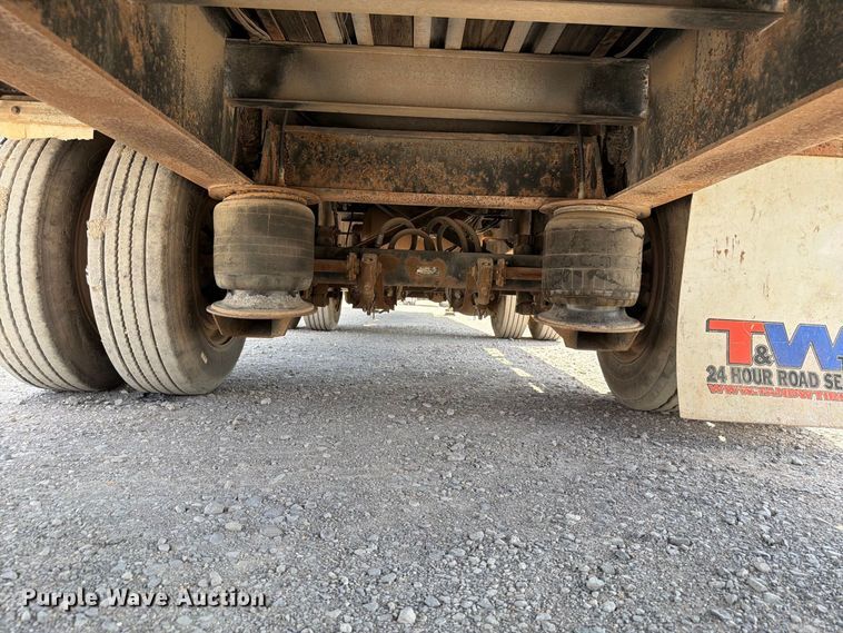 image for item EW8929 1999 Reinke drop deck trailer
