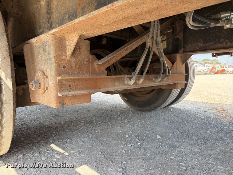 image for item EW8929 1999 Reinke drop deck trailer
