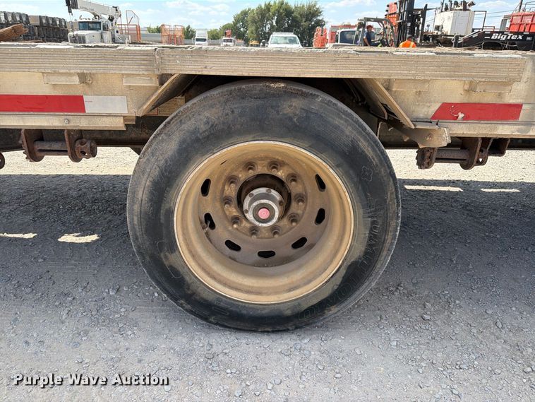 image for item EW8929 1999 Reinke drop deck trailer