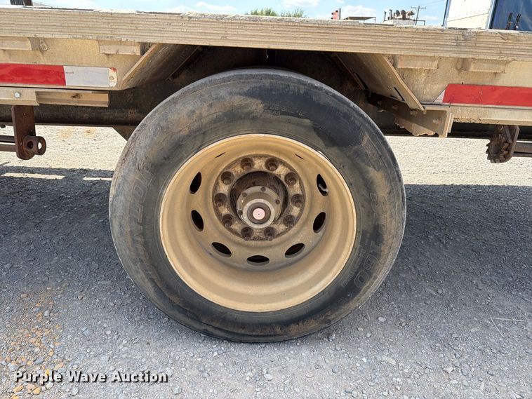 image for item EW8929 1999 Reinke drop deck trailer