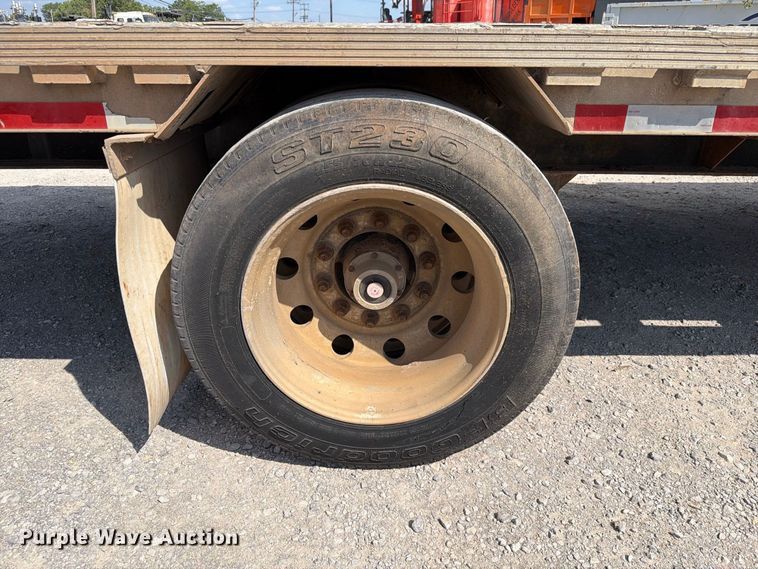 image for item EW8929 1999 Reinke drop deck trailer