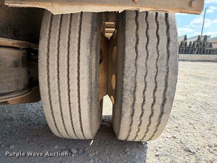 image for item EW8929 1999 Reinke drop deck trailer