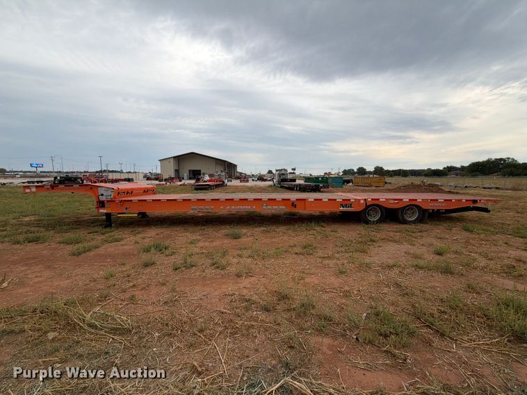 image for item EW8966 2020 Landoll 930E drop deck hydraulic tail equipment trailer
