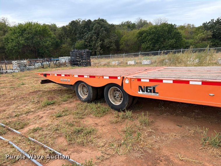 image for item EW8966 2020 Landoll 930E drop deck hydraulic tail equipment trailer