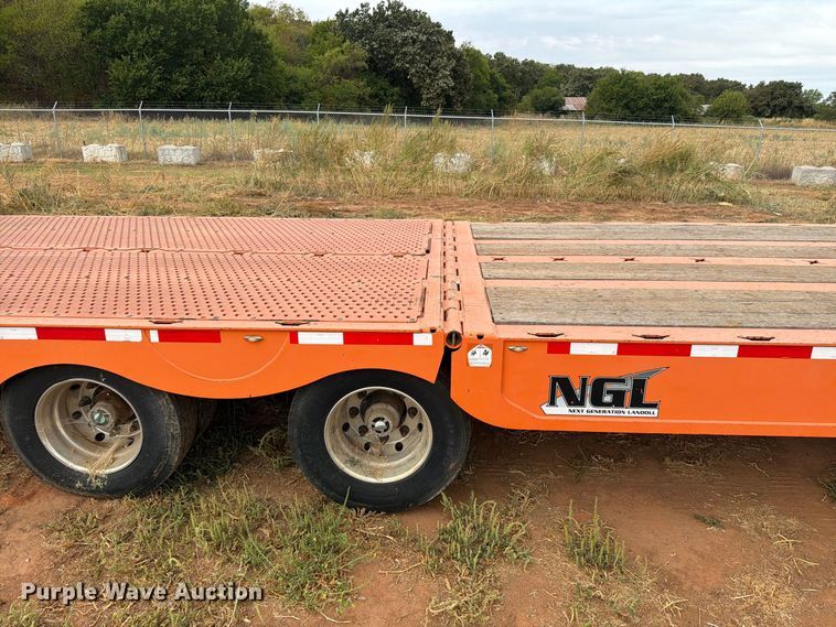 image for item EW8966 2020 Landoll 930E drop deck hydraulic tail equipment trailer