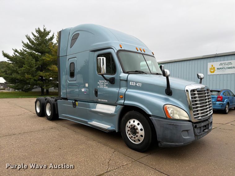 image for item EX1023 2016 Freightliner Cascadia semi truck
