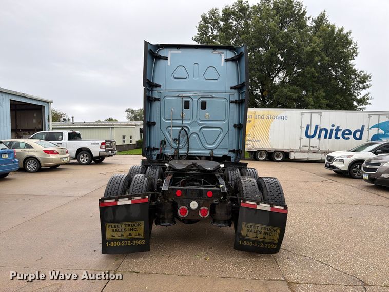 image for item EX1023 2016 Freightliner Cascadia semi truck