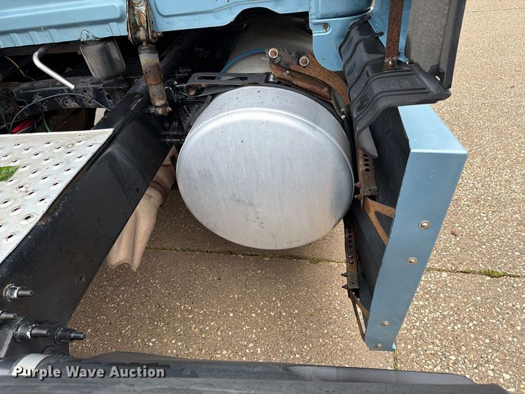 image for item EX1023 2016 Freightliner Cascadia semi truck