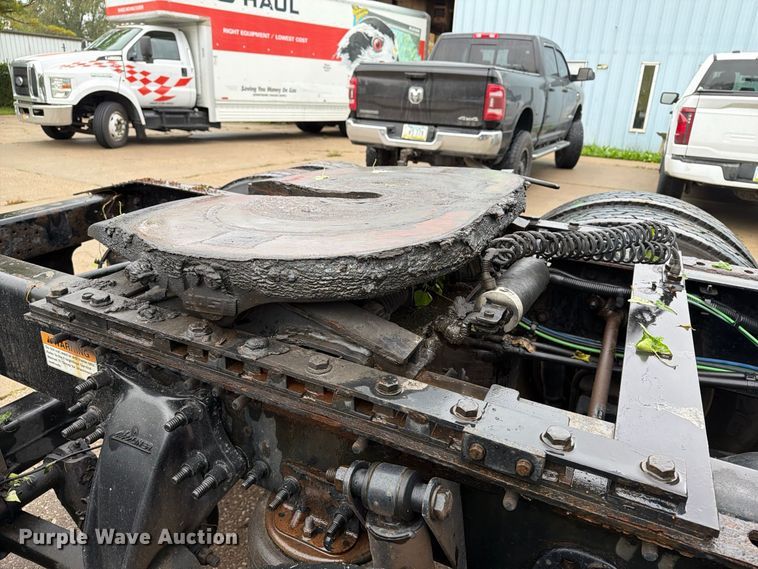 image for item EX1023 2016 Freightliner Cascadia semi truck