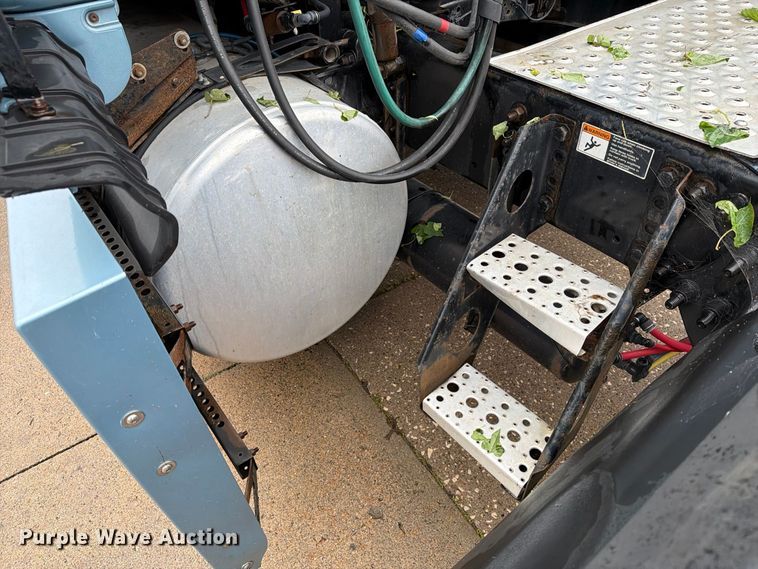image for item EX1023 2016 Freightliner Cascadia semi truck