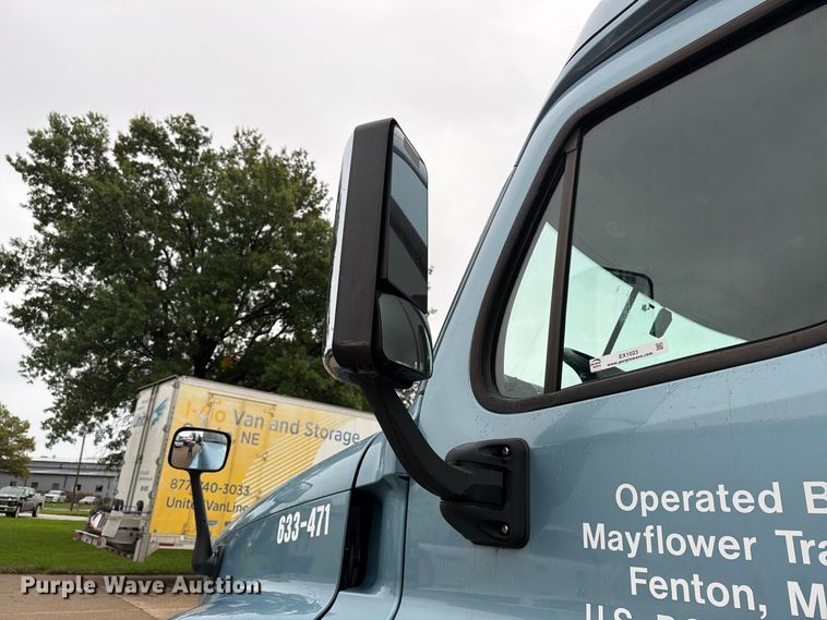 image for item EX1023 2016 Freightliner Cascadia semi truck