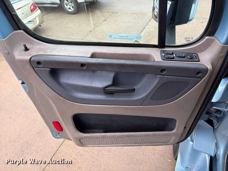 image for item EX1023 2016 Freightliner Cascadia semi truck