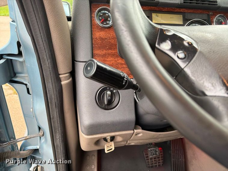 image for item EX1023 2016 Freightliner Cascadia semi truck