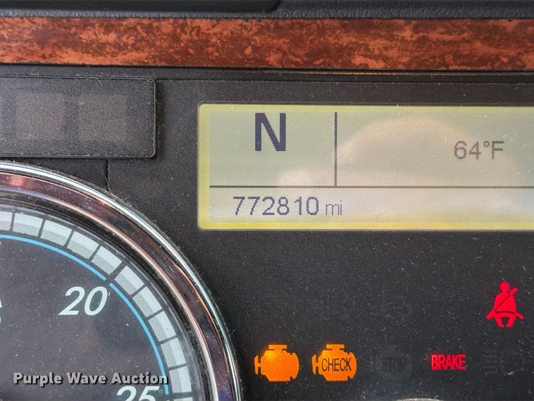 image for item EX1023 2016 Freightliner Cascadia semi truck