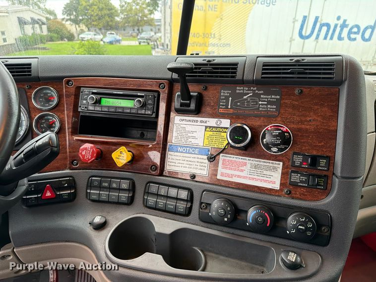 image for item EX1023 2016 Freightliner Cascadia semi truck