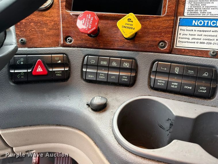 image for item EX1023 2016 Freightliner Cascadia semi truck