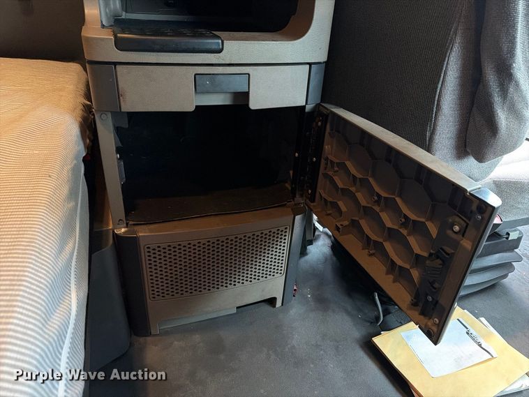 image for item EX1023 2016 Freightliner Cascadia semi truck