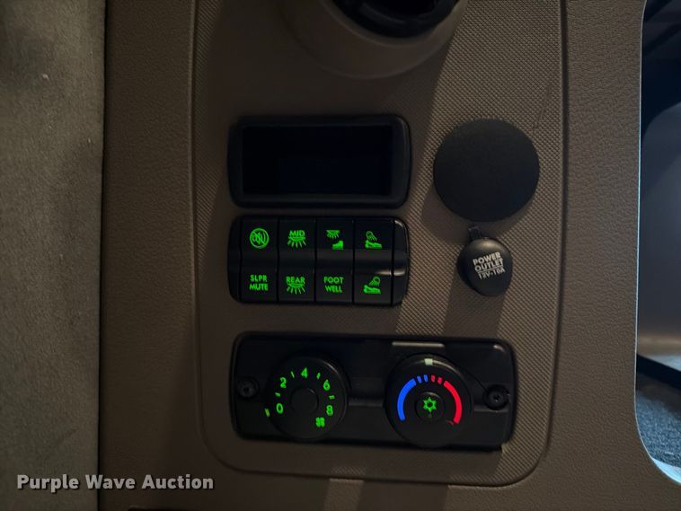 image for item EX1023 2016 Freightliner Cascadia semi truck