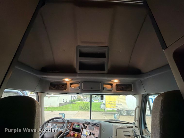 image for item EX1023 2016 Freightliner Cascadia semi truck