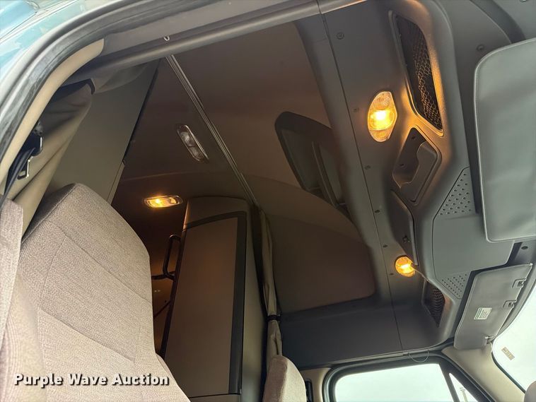 image for item EX1023 2016 Freightliner Cascadia semi truck
