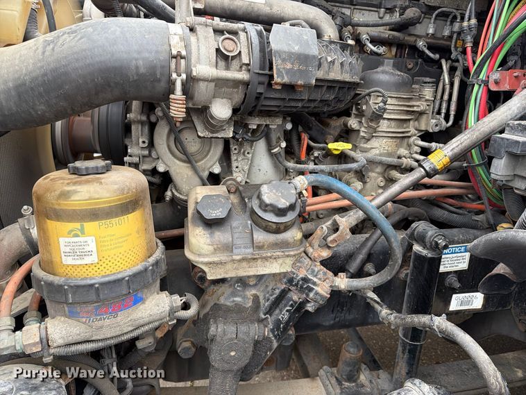 image for item EX1023 2016 Freightliner Cascadia semi truck