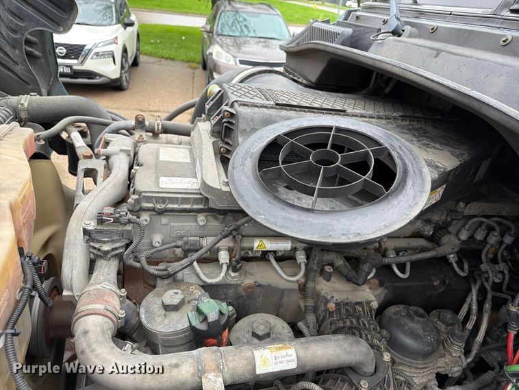 image for item EX1023 2016 Freightliner Cascadia semi truck