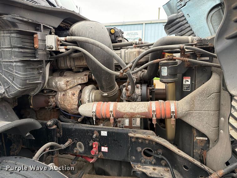 image for item EX1023 2016 Freightliner Cascadia semi truck