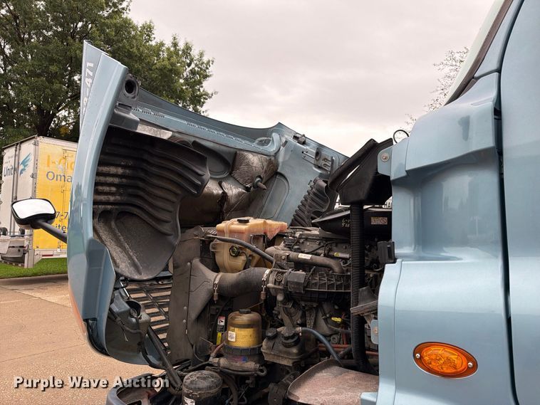 image for item EX1023 2016 Freightliner Cascadia semi truck