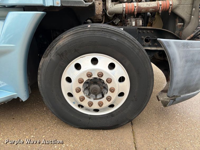 image for item EX1023 2016 Freightliner Cascadia semi truck