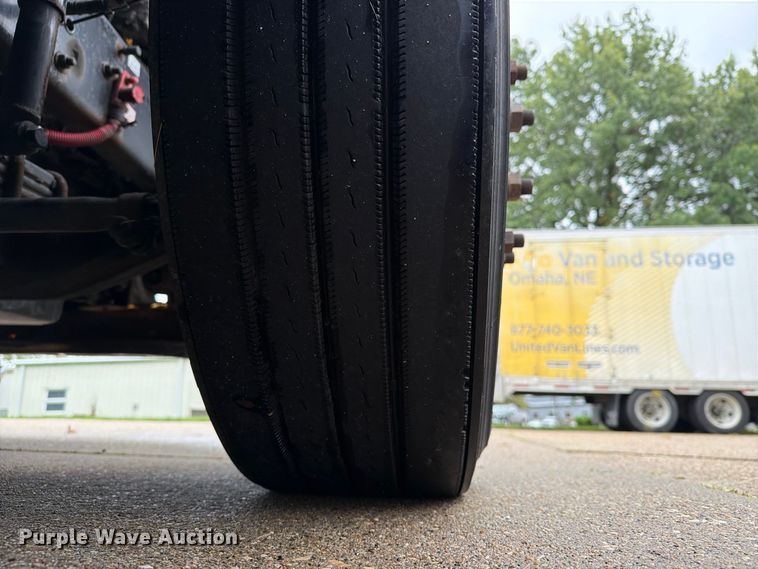 image for item EX1023 2016 Freightliner Cascadia semi truck