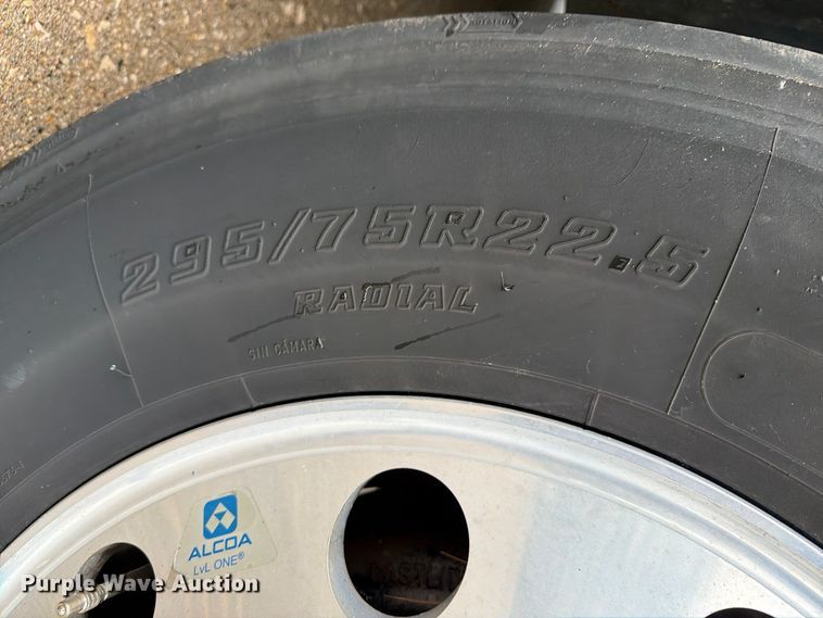 image for item EX1023 2016 Freightliner Cascadia semi truck