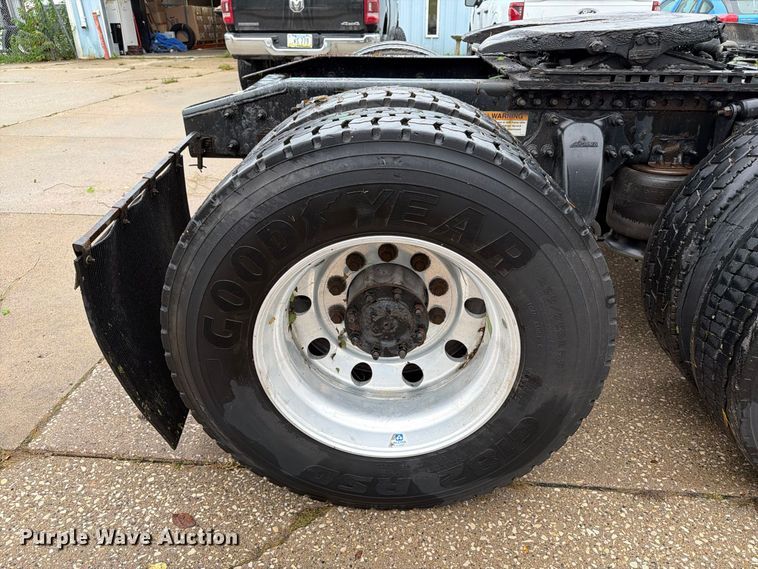 image for item EX1023 2016 Freightliner Cascadia semi truck