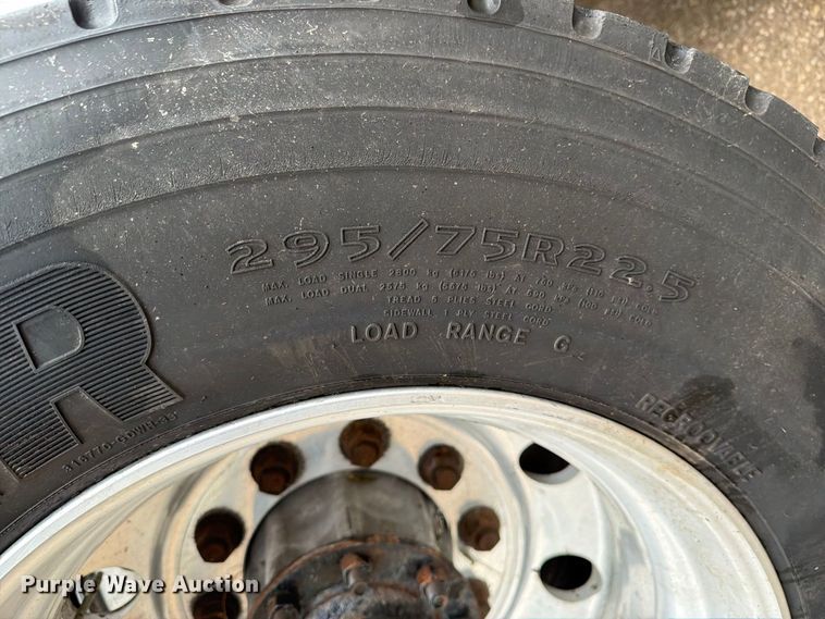 image for item EX1023 2016 Freightliner Cascadia semi truck
