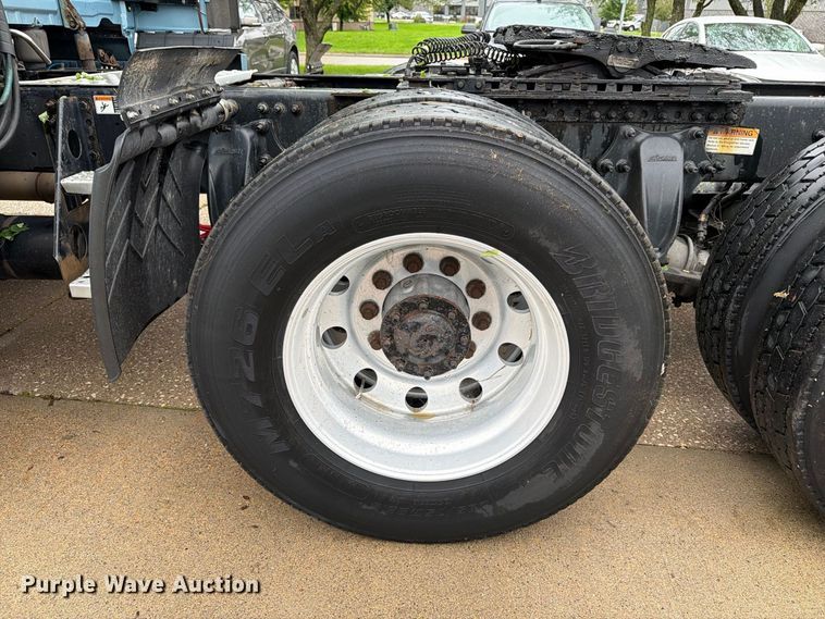image for item EX1023 2016 Freightliner Cascadia semi truck