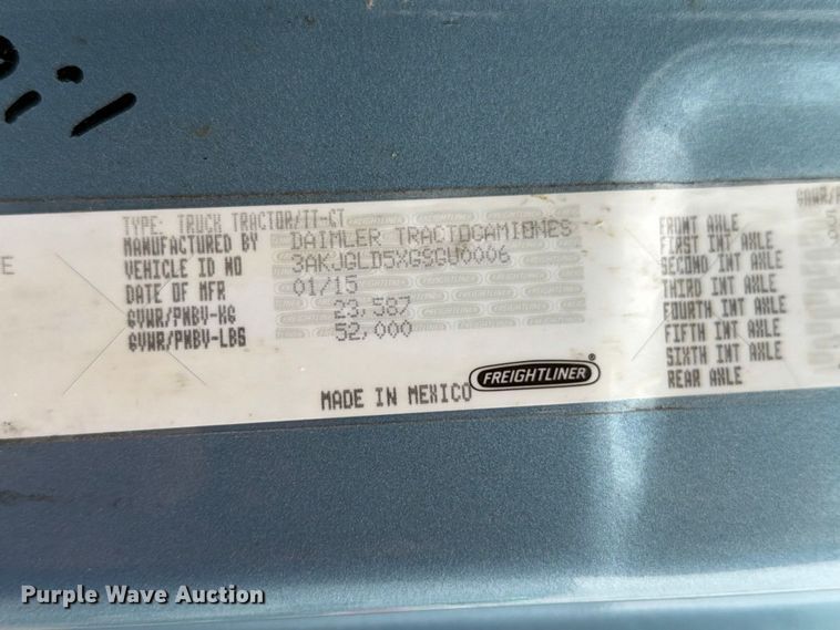 image for item EX1023 2016 Freightliner Cascadia semi truck